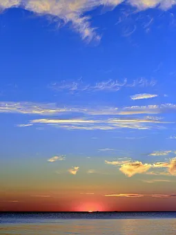 Sie versinkt im Meer.