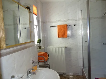 Duschbad mit Fenster  