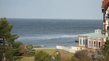 und einem AUSBLICK, den Sie schon beim Frühstück auf dem Balkon in der Morgensonne genießen können