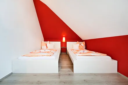 Schlafzimmer ( 2 Betten von 3 )