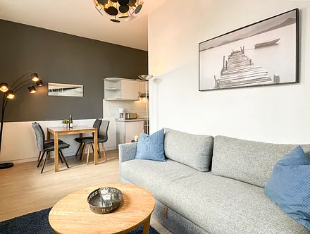 Wohnbereich mit Zugang zum Südbalkon