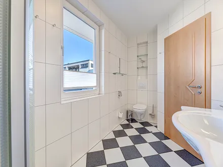 Bad mit großem Fenster