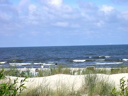 Blick über die Dünen zum Strand