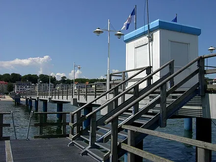 Schiffsanleger auf der Bansiner Seebrücke