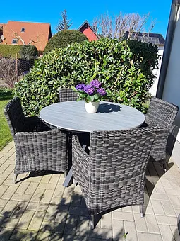 Terrasse mit neuen Möbeln