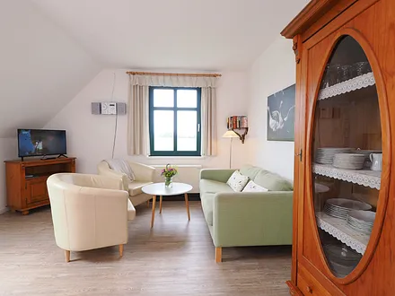 Licht und hell - das Wohnzimmer in der Wohnung "Strohboden"