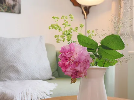 Blumengruß als Willkommensüberraschung