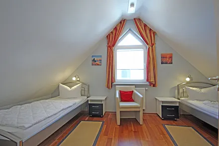 Schlafzimmer im DG - Einzelbetten je 90 x 200