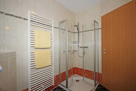 Dusch-Bad im Obergeschoss