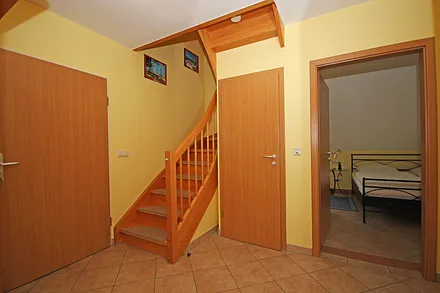 Flur mit Treppenaufgang in das Dachgeschoss