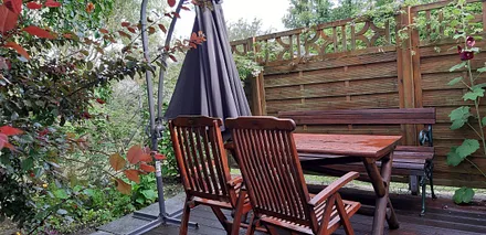 Sitzecke im kleinen Garten