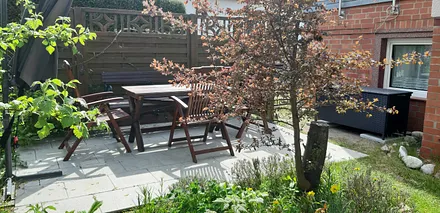 Sitzecke im kleinen Garten