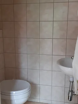 eine zweite kleine Toilette im Flur