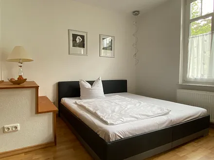 Schlafbereich mit Doppelbett