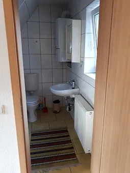 Bad mit Dusche und WC