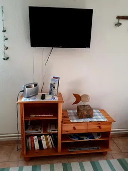 Tv/Radio und Bücherecke