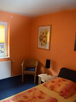 Schlafzimmer mit Doppelbett