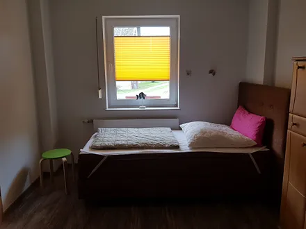 Bett Nummer zwei im zweiten Schlafzimer mit TV