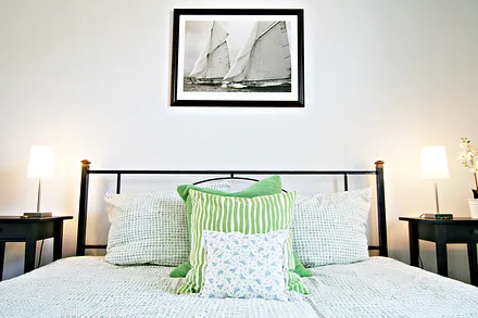 Kingsize-Bett (180 x 200 cm) mit getrennten Matratzen in zwei Härtegraden (H2 und H3)