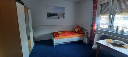 2. Schlafzimmer mit Kindersitzecke