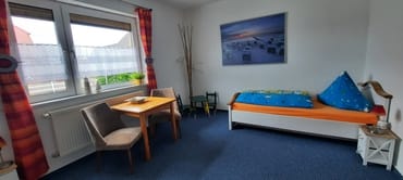 2. Schlafzimmer - 2Einzelbetten + Rollbett