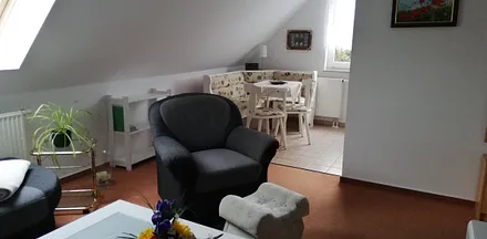 Blick vom Wohnbereich in die Küche