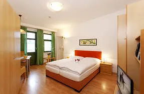 Kombinierter Wohn-, Ess- und Schlafbereich