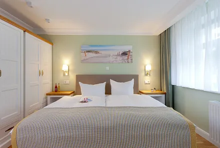 1. Schlafzimmer mit Doppelbett