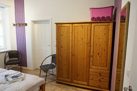 Kleiderschrank im Schlafzimmer