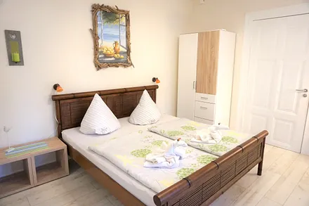 modernes Bett, Breite 1,80m