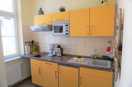 moderne Küche, Cerankochfeld, Mikrowelle