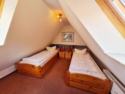 offene Galerie mit 2 Einzelbetten