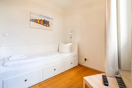 2. Schlafzimmer - Einzelbett mit Ausziehfunktion