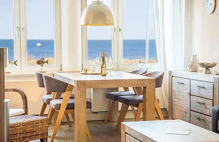  Essbereich mit Meerblick