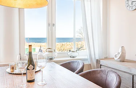  Essbereich mit Meerblick