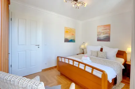 Schlafzimmer mit Doppelbett