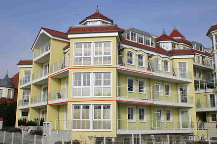 Süd-Ost-Ansicht mit markierter Wohnungslage