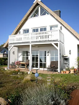 Rückansicht des Reethauses