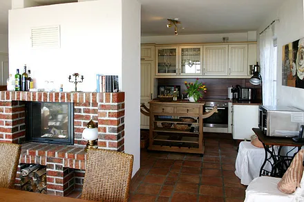 Als Mittelpunkt des Wohnbereichs - der offene Kamin