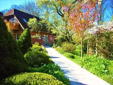 Weg zur Ostsee~Pension An der Lindenallee