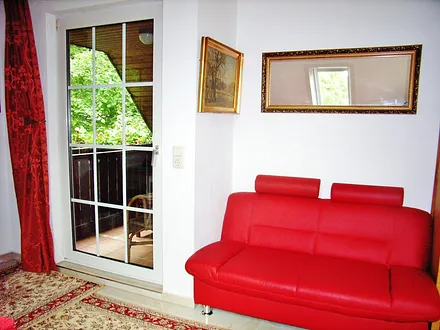 Sitzcouch und Blick zur Loggia Hauptzimmer