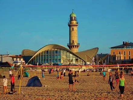 Teepott und Leuchtturm Warnemünde