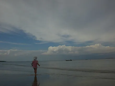 Nachmittag am Strand im Sommer