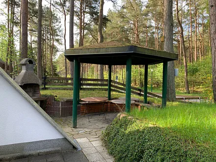 Grillecke mit Pavillon