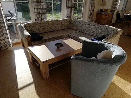 Blick vom Wohnbereich in den Garten