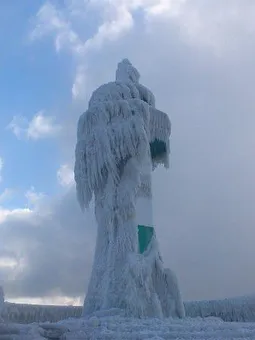 der Leuchtturm von Sassnitz im Winter