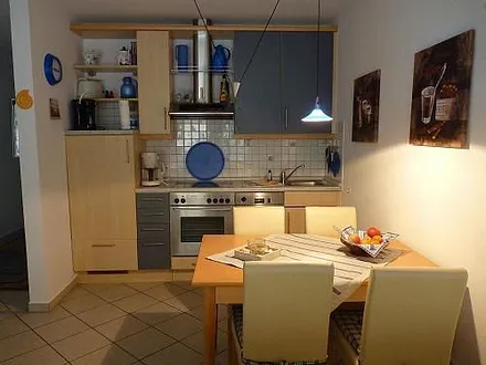 Die funktionale Küche mit Esstisch