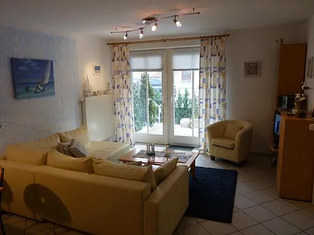 Blick vom Flur zur Terrasse