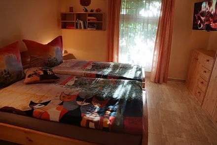 Schlafzimmer im Sonnenlicht