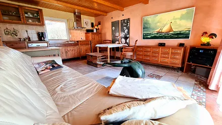 Wohnzimmer mit integrierter Küche